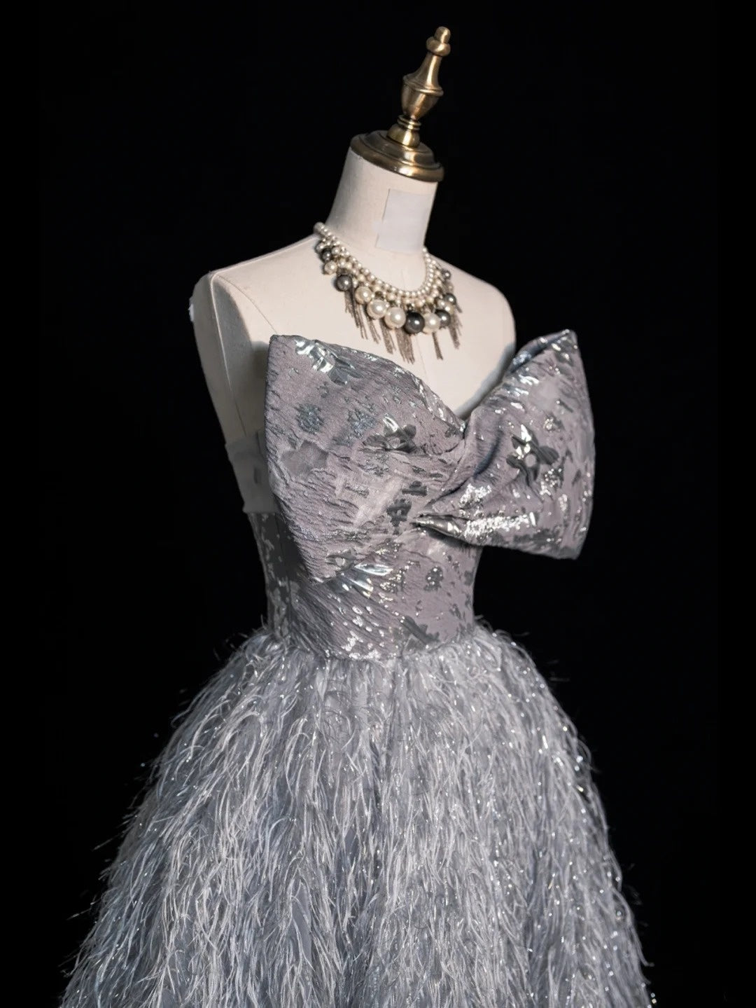 Princess Ball Gown Sweetheart Grey With Bow Feathers Tulle Long Formal Evening Dress Gowns Formal Prom Dresses N751