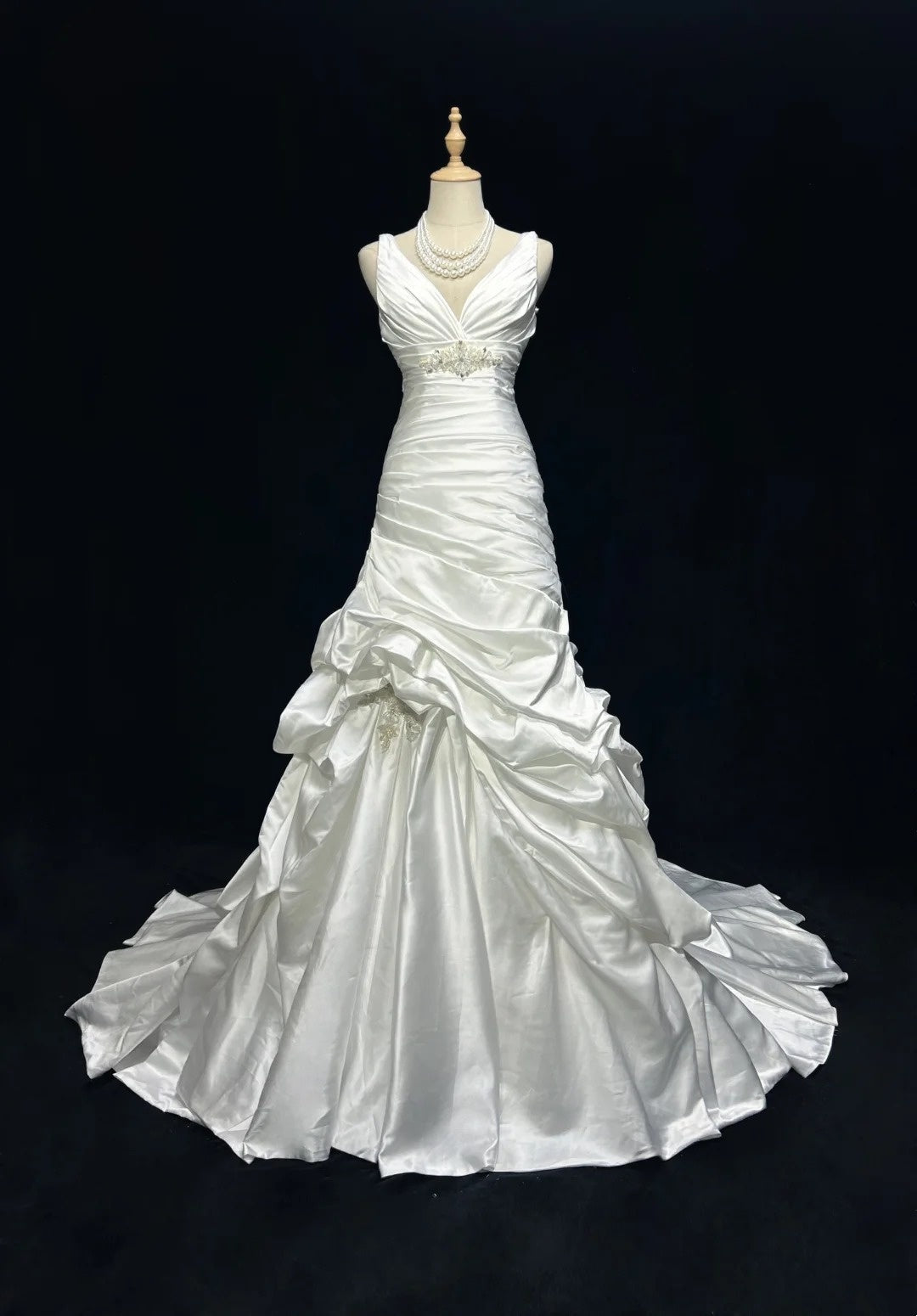 Vintage Mermaid V Neckline Sleeveless Floor Length Satin White Ruffled Ruched Wedding Dresses RB3314