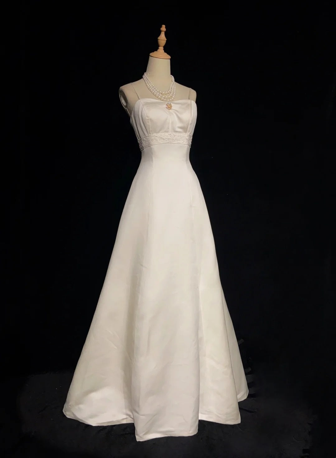Timeless Wedding Dresses Ball Gown Spaghetti Strap Ivory With Beaded Long Brides Gown N3433