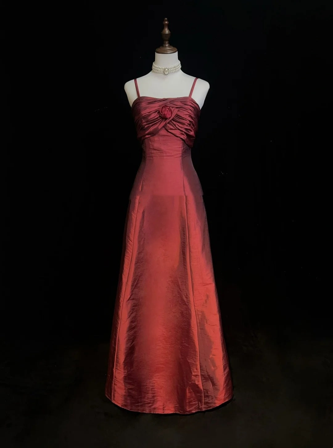 Elegant Prom Dresses A line Spaghetti Strap Burgundy Taffeta With Ruffle Sleeveless Long Formal Gown N2884