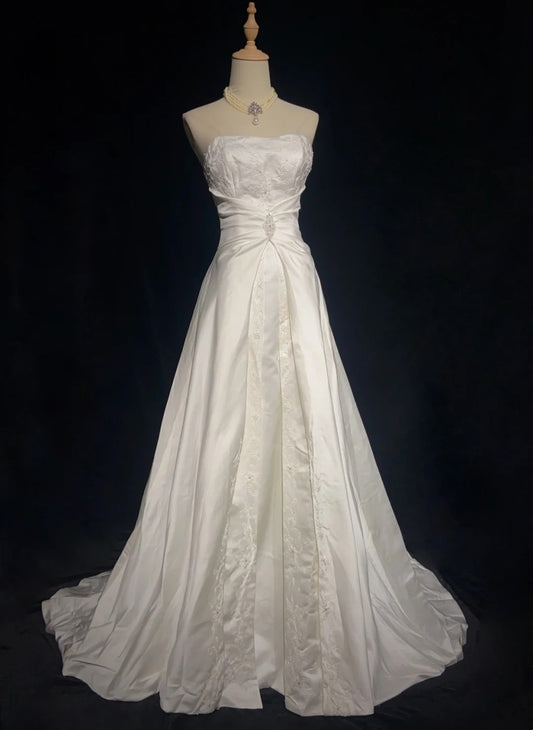 Timeless Wedding Dresses Ball Gown Strapless Ivory With Ruffles Beaded Long Brides Gown N3431