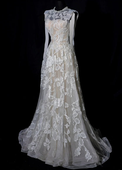 Luxurious Wedding Dresses A line Scoop Neck With Lace Brides Dress Fitted Bridal Gowns AB2520