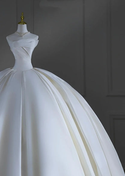 Timeless Wedding Dresses Ball Gown Strapless Satin Pleated Brides Dress Court Train Fitted Long Bridal Gowns AB2528