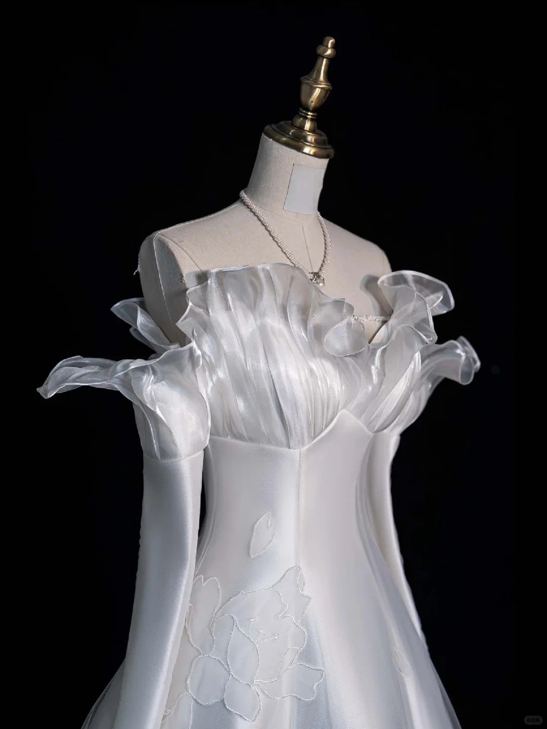 Pretty Ball Gown Off The Shoulder White Satin Brides Gown Bridal Dress Style Long Wedding Dresses RB6561