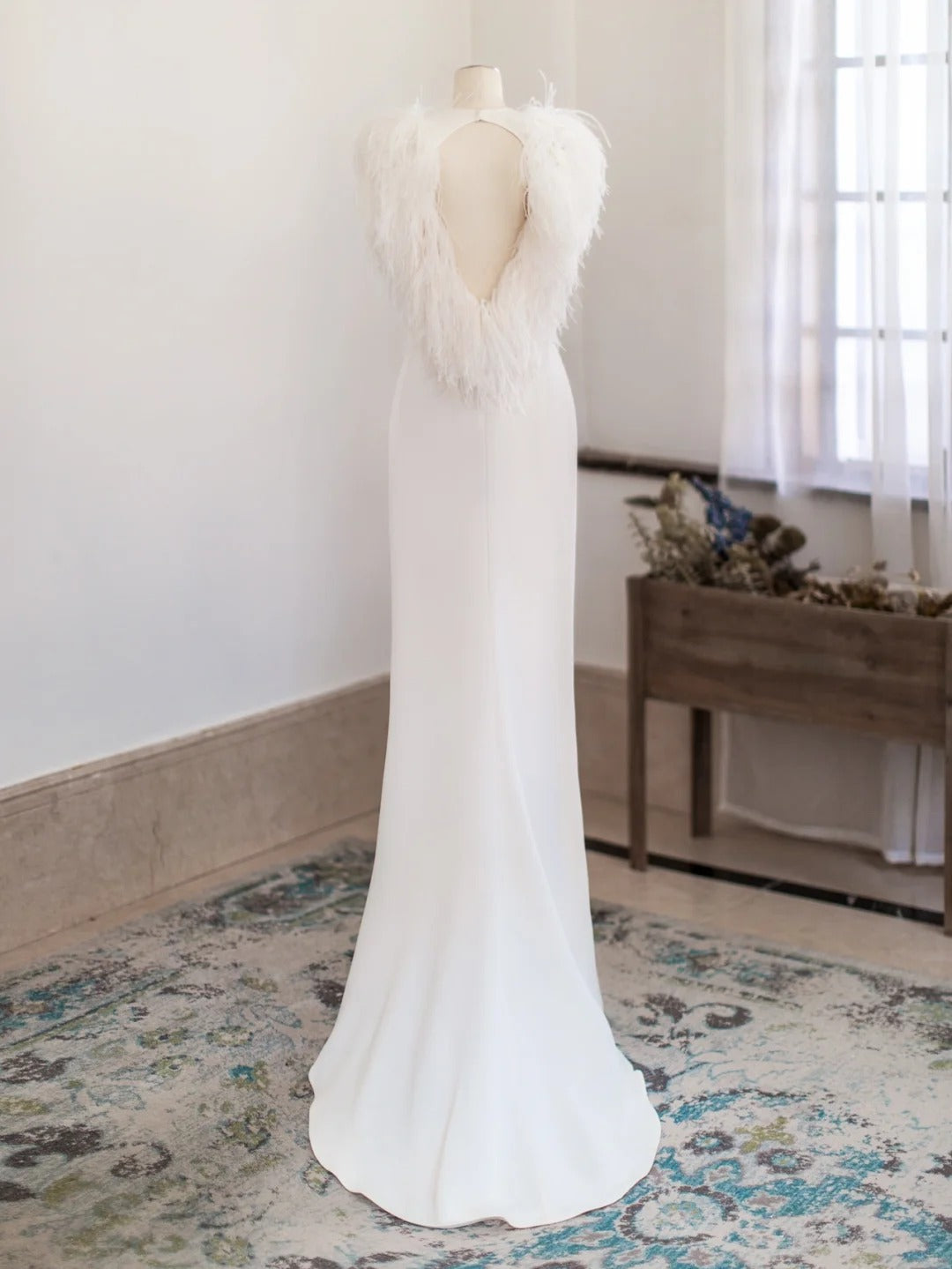 Chic Mermaid Scoop Satin Backless With Feathers White Satin Long Summer Bridal Gown Wedding Dresses RB3982