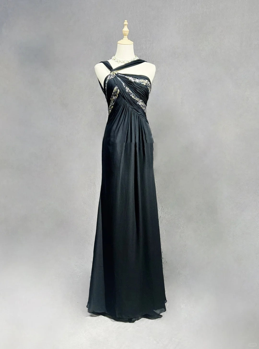 Modest Prom Dresses A Line Halter Black Chiffon Backless Floor Length Formal Evening Outfits N3484