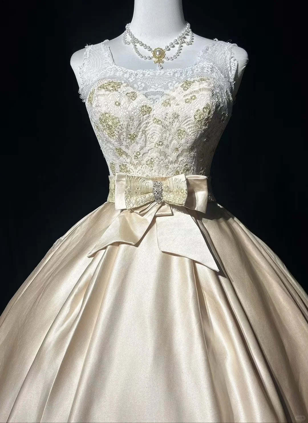 Timeless Wedding Dresses Ball Gown Square Neck Champagne Satin With Beaded Lace Long Brides Gown N3435