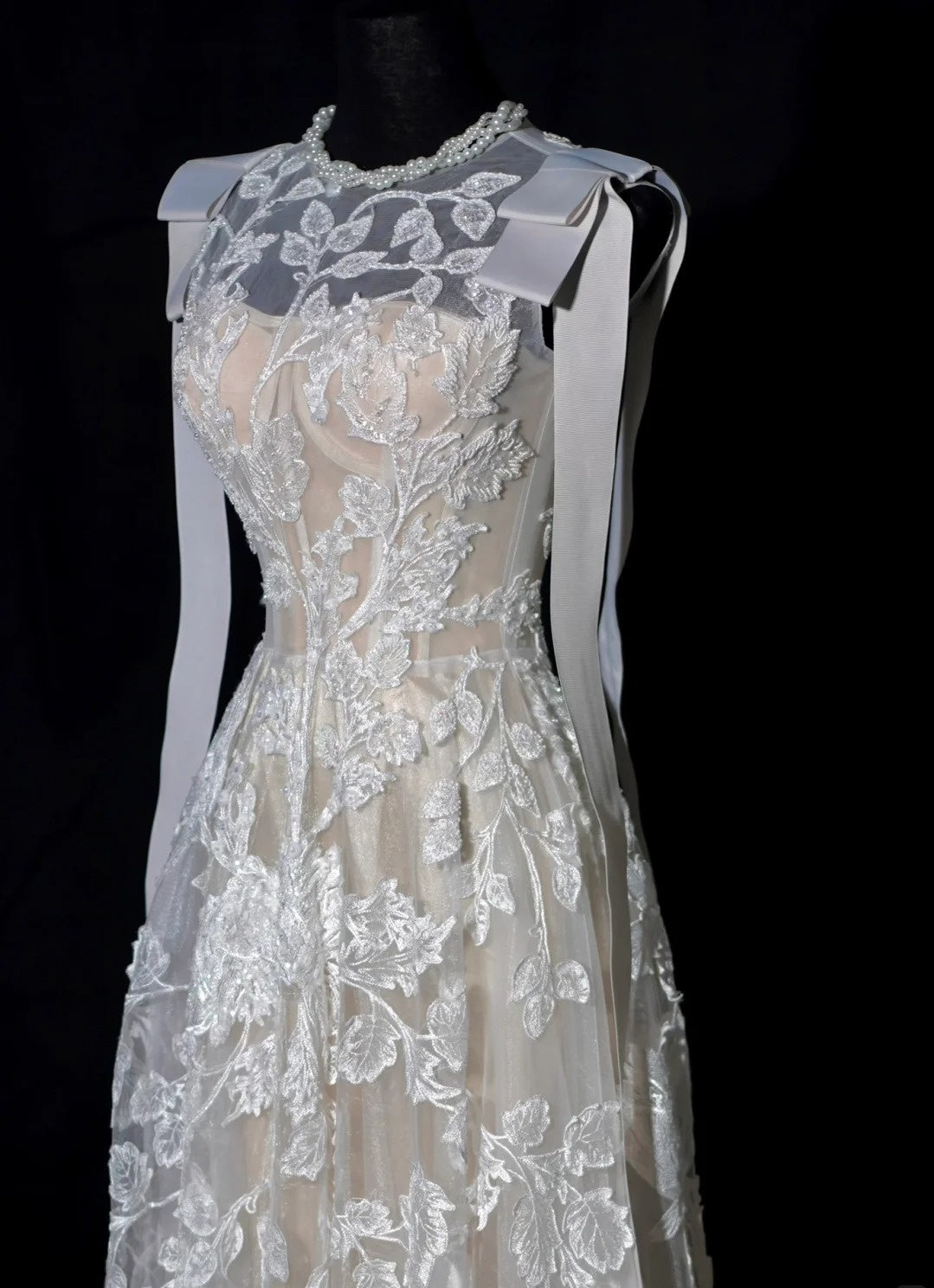 Luxurious Wedding Dresses A line Scoop Neck With Lace Brides Dress Fitted Bridal Gowns AB2520