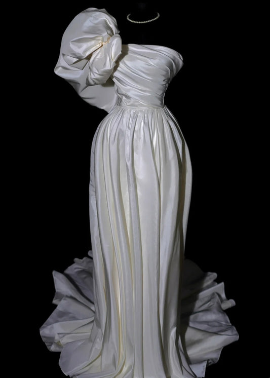 Classic Wedding Dresses A Line One Shoulder Ivory Satin Sleeveless Brides Dress Fitted Bridal Gowns AB2527