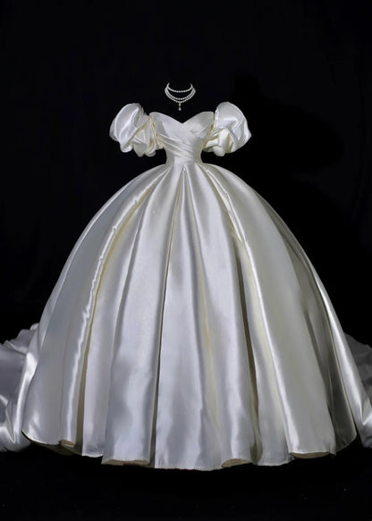 Plain Wedding Dresses Ball Gown Off The Shoulder Short Sleeves Satin Pleated Brides Dress Fitted Long Bridal Gowns AB2532