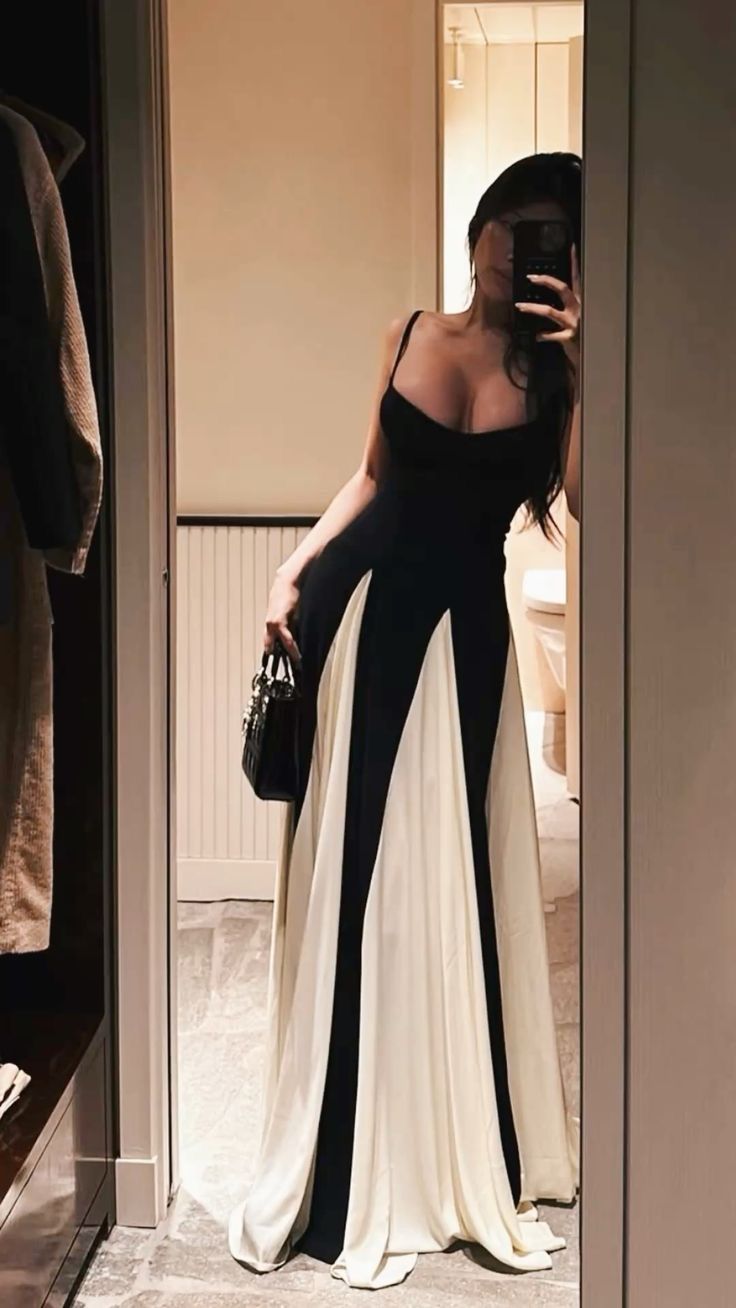 Simple Prom Dresses Aesthetic A Line Spaghetti Strap Black Bodice Inspo Formal Party Gowns N181