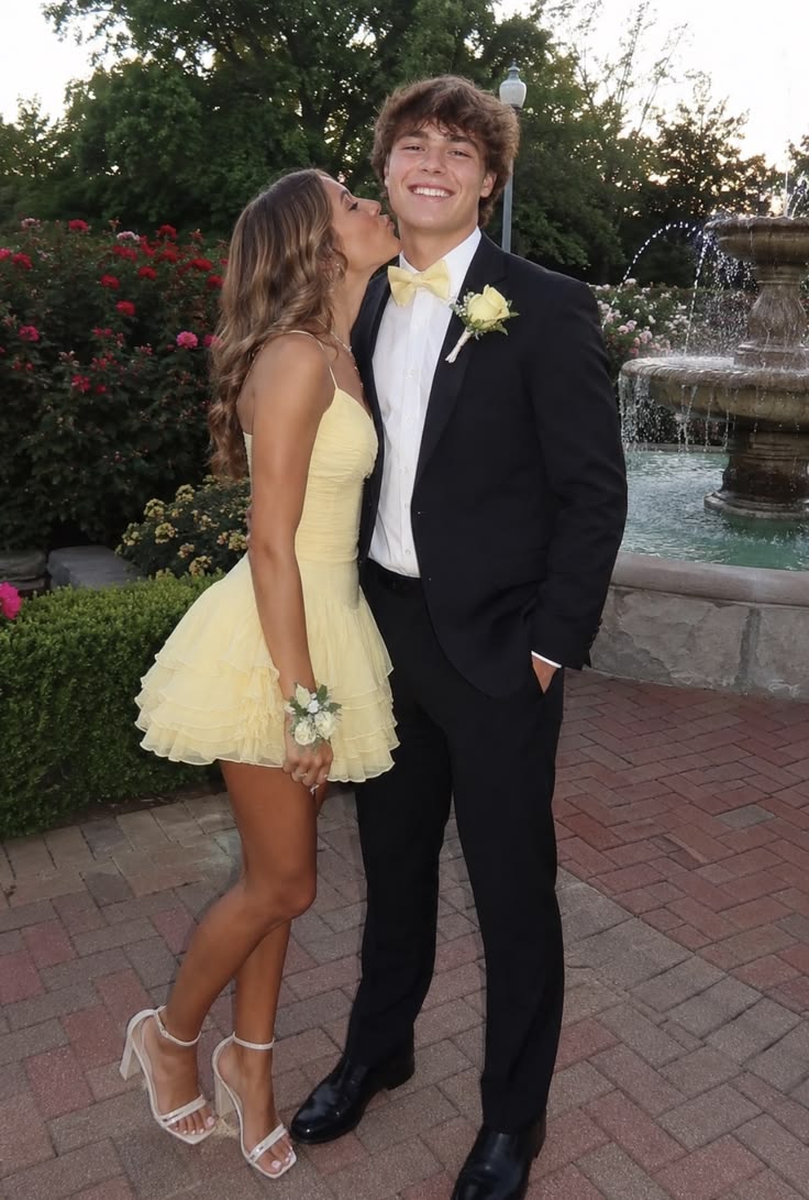 Simple Hoco Photo Ideas Ball Gown Spaghetti Straps Yellow Chiffon Short Homecoming Dresses Party Cocktail Hoco Outfits RB8900
