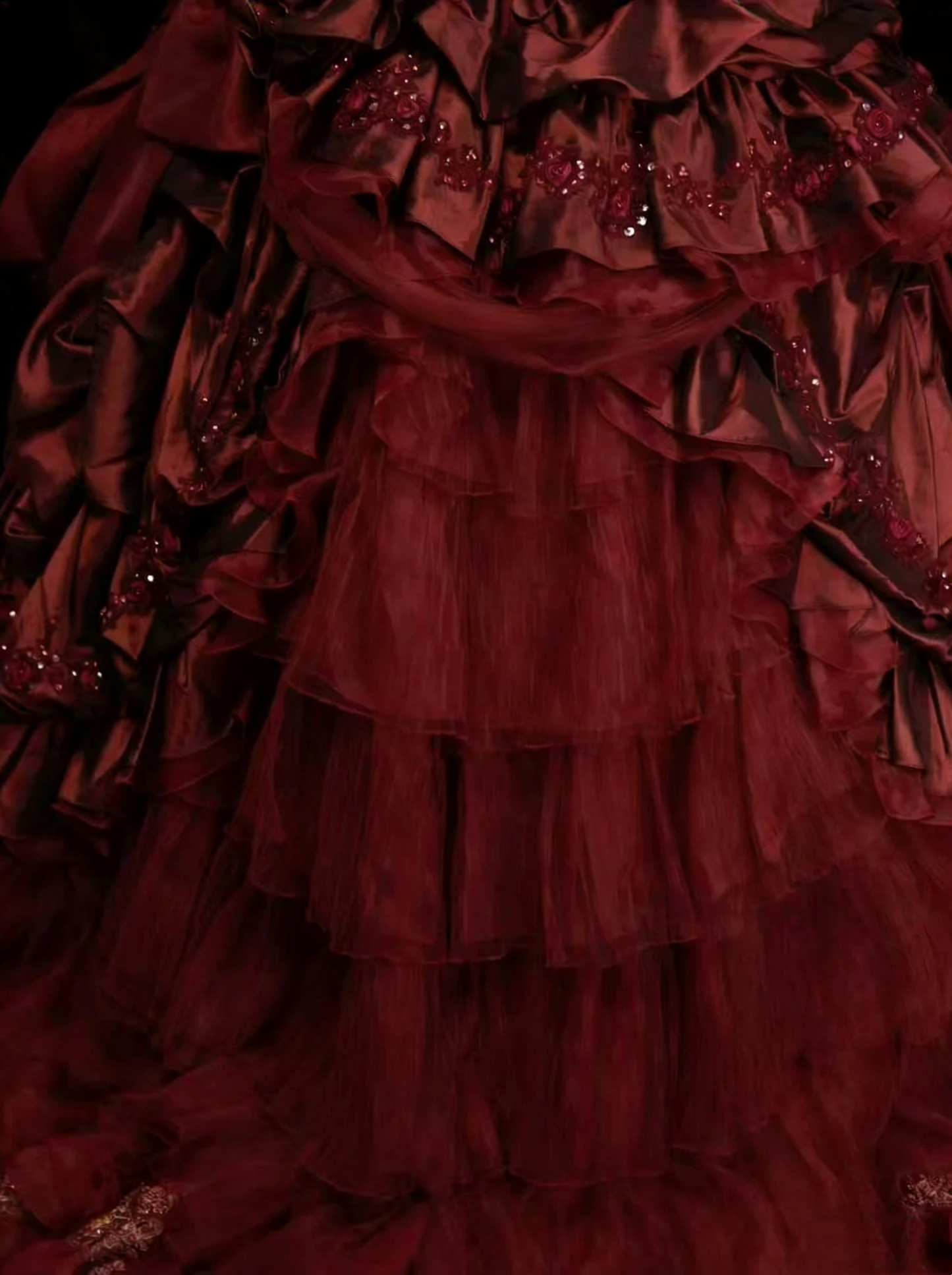 Vintage Ball Gown Spaghetti Straps Burgundy Satin With Layers Tiered Sweet 16 Dresses Quinceanera Dress Long 15 Vestidos De Fiesta N1447