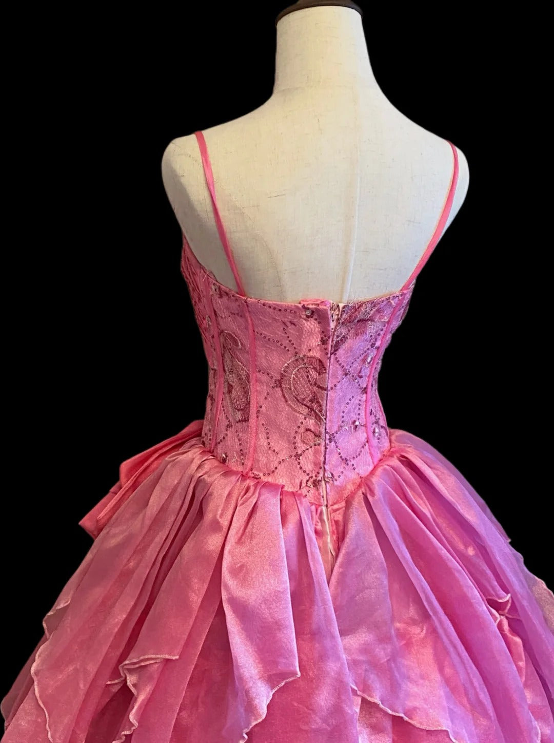 Princess Ball Gown Spaghetti Straps Pink Ruffled Layered Tiered Long Sweet 16 Dresses Seventeen Quince Dress RB4024