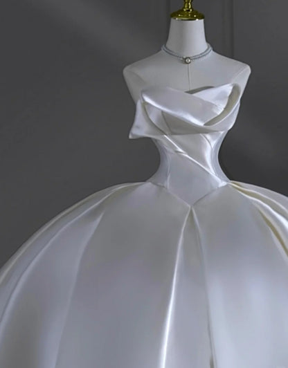 Timeless Wedding Dresses Ball Gown Strapless Satin Pleated Brides Dress With Corset Fitted Long Bridal Gowns AB2519
