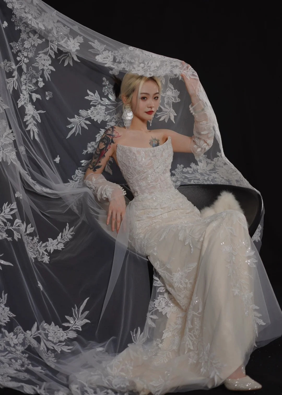 Romantic Long Wedding Dresses White Mermaid Strapless Lace Long Wedding Dress For Brides Fitted With Train Bridal Gowns AB2474