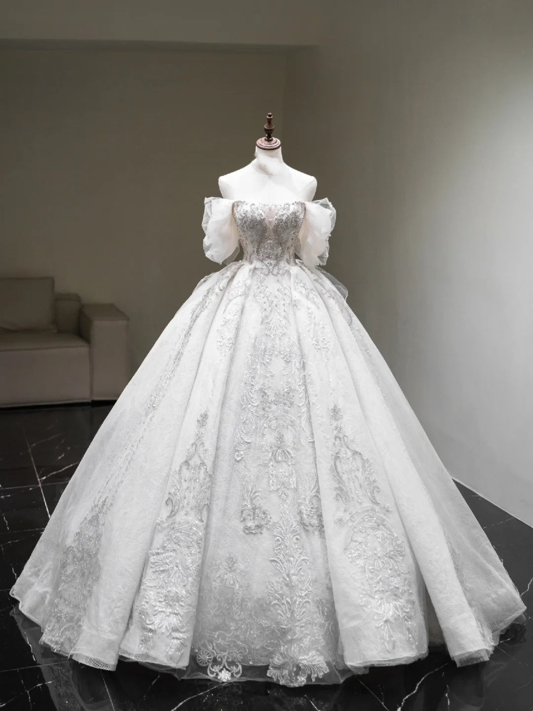 Princess Wedding Dresses Ball Gown Off The Shoulder White Glitter Tulle With Appliques Bodice Brides Dress Fitted Bridal Gowns N643