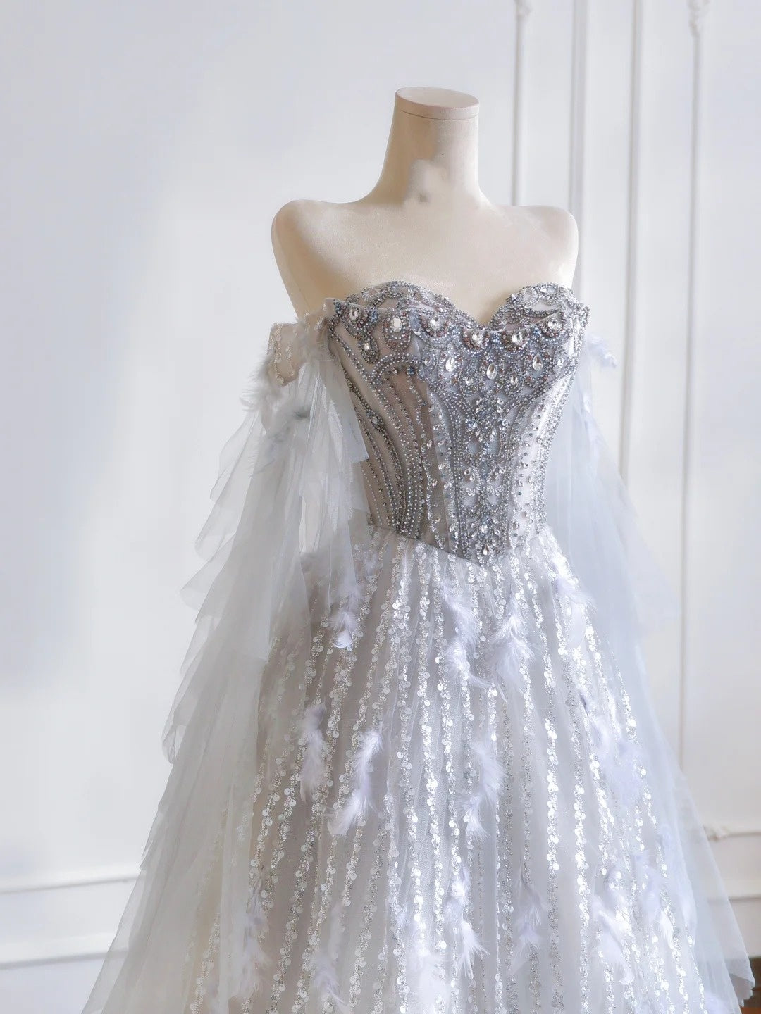 Timeless Ball Gown Sweetheart Silver Sequin With Beaded Feathers Long Prom Dresses Inspiration Party Dress Prom Gowns N306