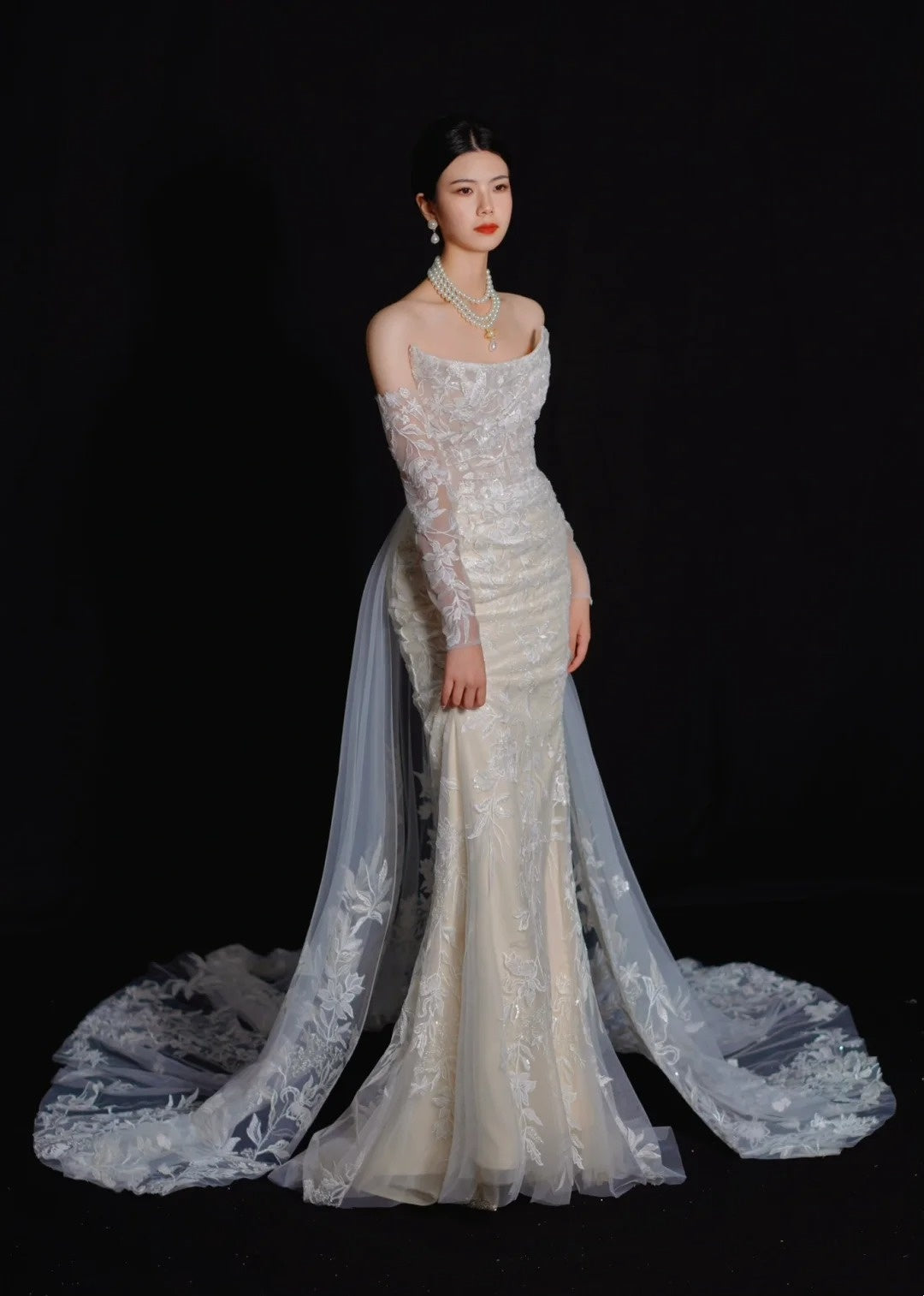 Romantic Long Wedding Dresses White Mermaid Strapless Lace Long Wedding Dress For Brides Fitted With Train Bridal Gowns AB2474