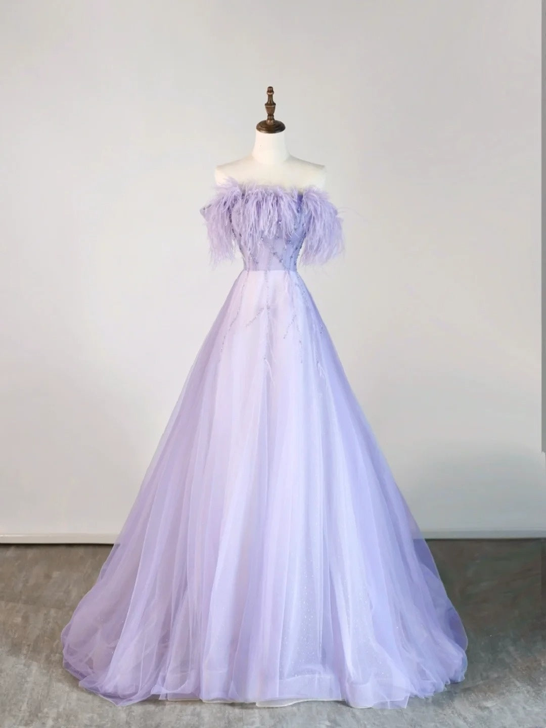 Ball Gown Strapless Lilac Tulle With Feathers Long Prom Dress Fashion Aesthetic High School Formal Dresses Party Outfits Prom Gown N678