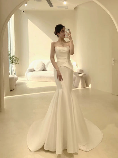 Elegant Wedding Dresses Mermaid Strapless Satin White Sleeveless Brides Dress Fitted Bridal Gowns N232