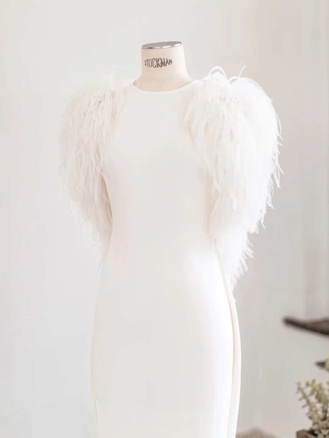 Chic Mermaid Scoop Satin Backless With Feathers White Satin Long Summer Bridal Gown Wedding Dresses RB3982