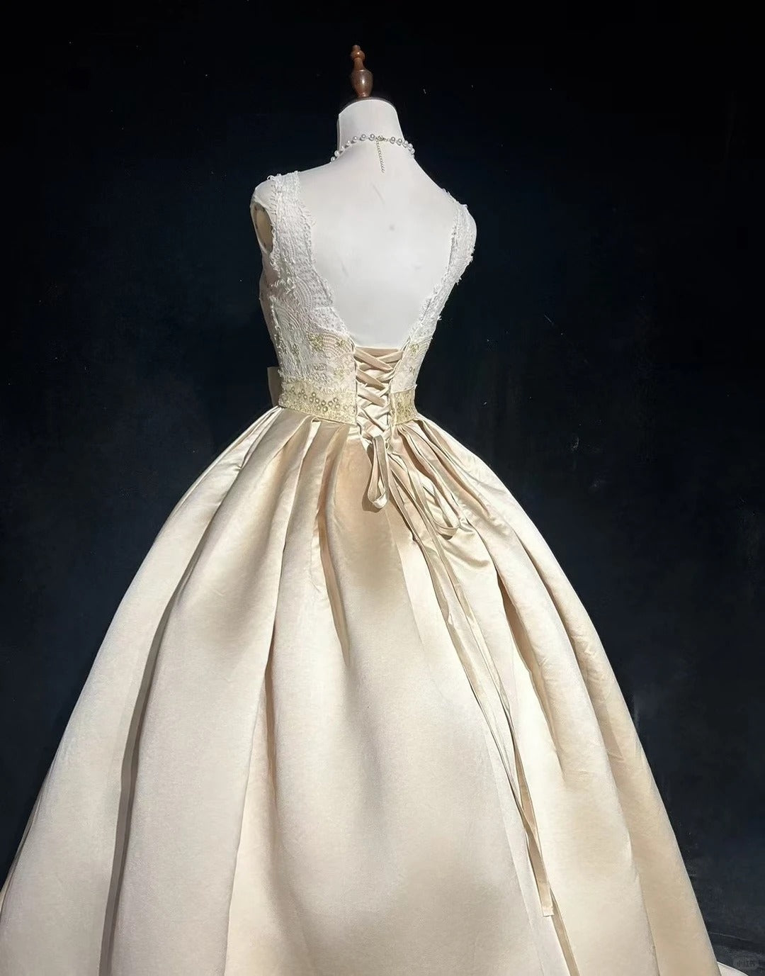 Timeless Wedding Dresses Ball Gown Square Neck Champagne Satin With Beaded Lace Long Brides Gown N3435