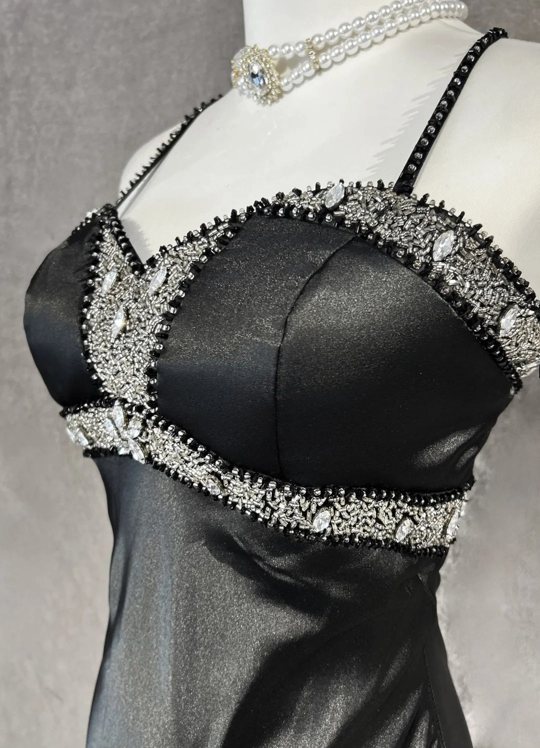 Vintage Prom Dresses Mermaid Spaghetti Strap Black Satin 90s With Ruffles Beading Long Formal Party Dress N2510