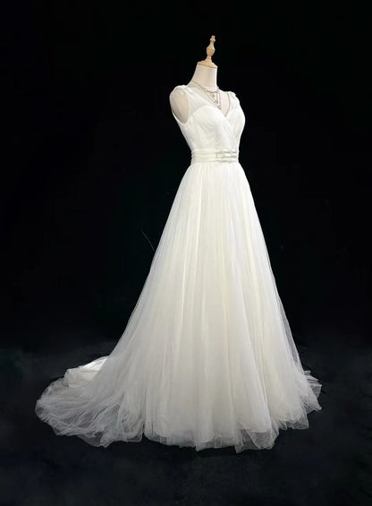 Cute Ball Gown V Neck Sleeveless Long Tulle Garden White Wedding Dresses RB3276