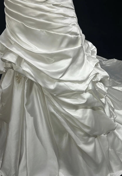 Vintage Mermaid V Neckline Sleeveless Floor Length Satin White Ruffled Ruched Wedding Dresses RB3314