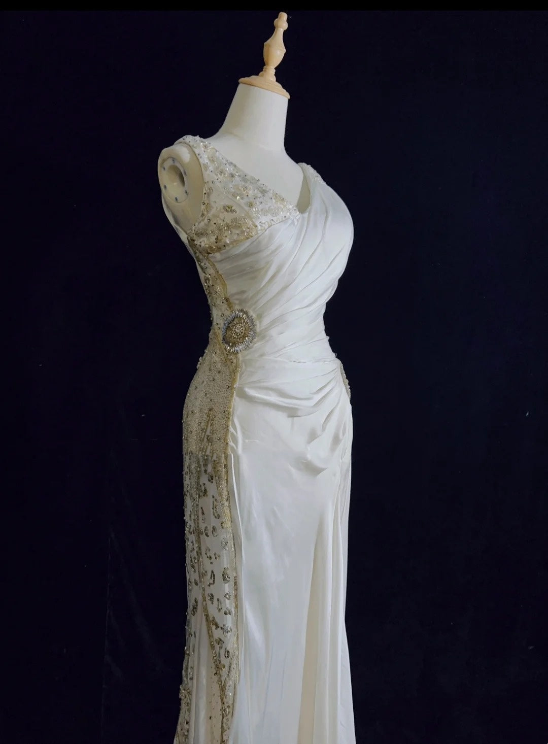 Modest Prom Dresses Mermaid V Neck White Satin Sleeveless With Ruffled Formal Evening Dress N3824