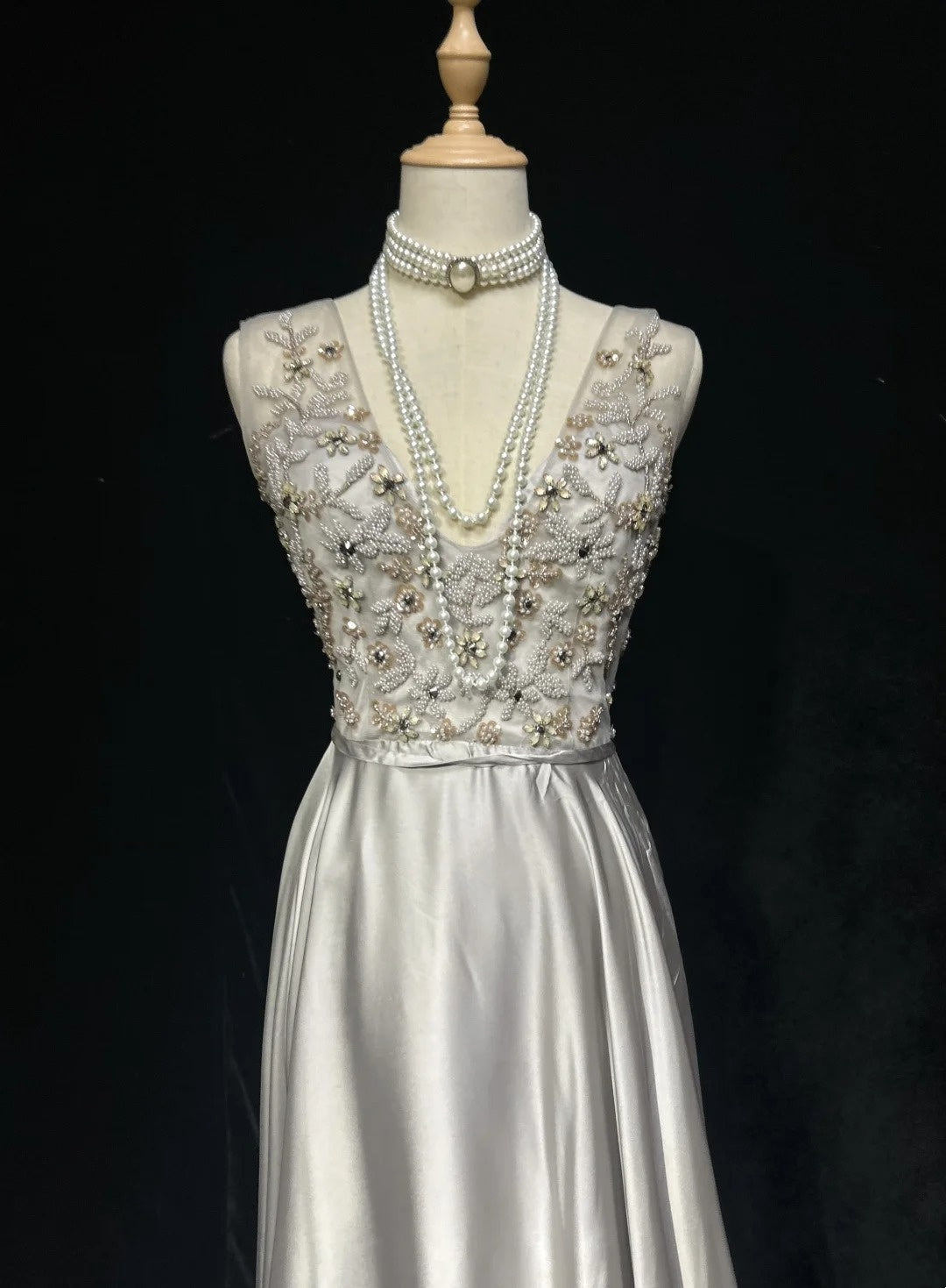 Vintage Prom Dresses A Line Silver Satin V Neck With Beading Long Formal Dress N2454