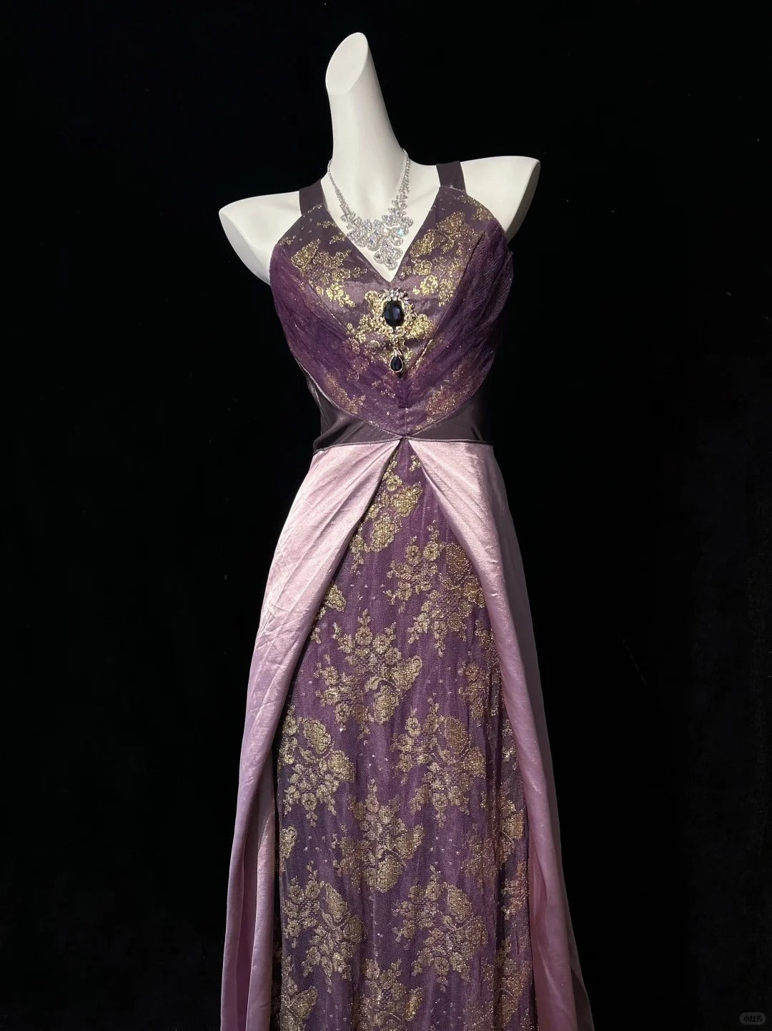 Vintage Prom Dresses 1950s A Line Halter Grape Satin With Gold Lace Sleeveless Evening Formal Outfits RB4332