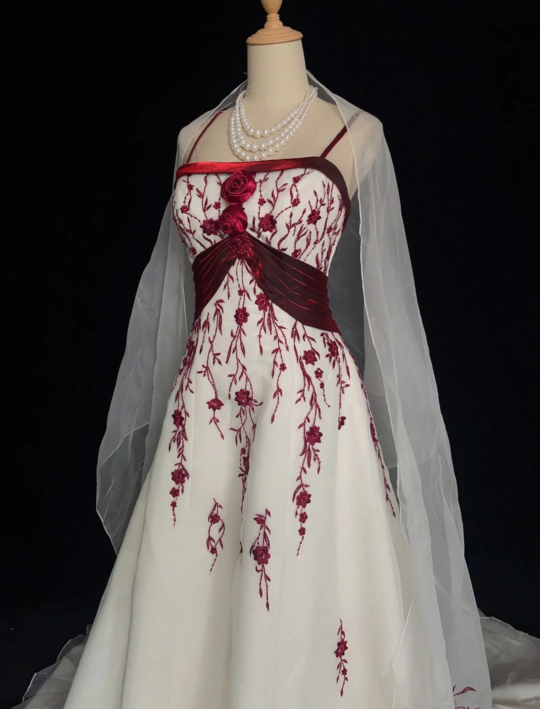Unique Wedding Dresses A line Spaghetti Strap Burgundy Embroidery White Beach Summer With Cape Boho Long Bridal Gown N3308