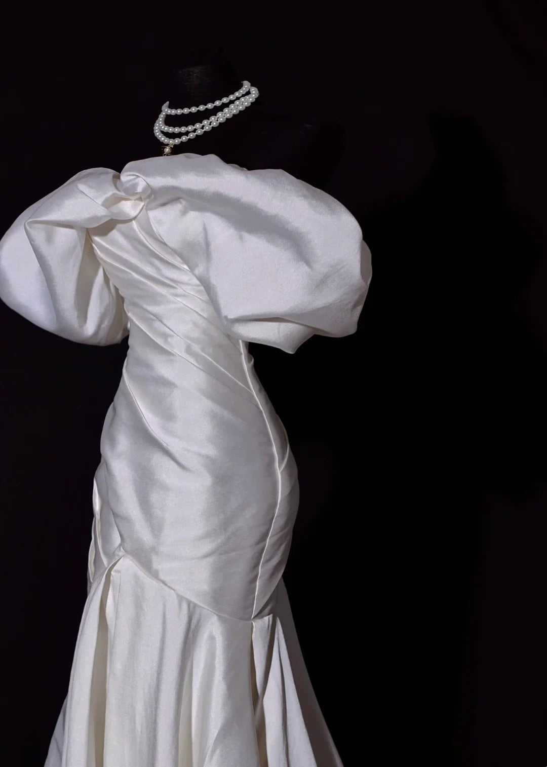 Classic Wedding Dresses Mermaid Off The Shoulder Ivory Satin Short Sleeves Brides Dress Fitted Bridal Gowns AB2529