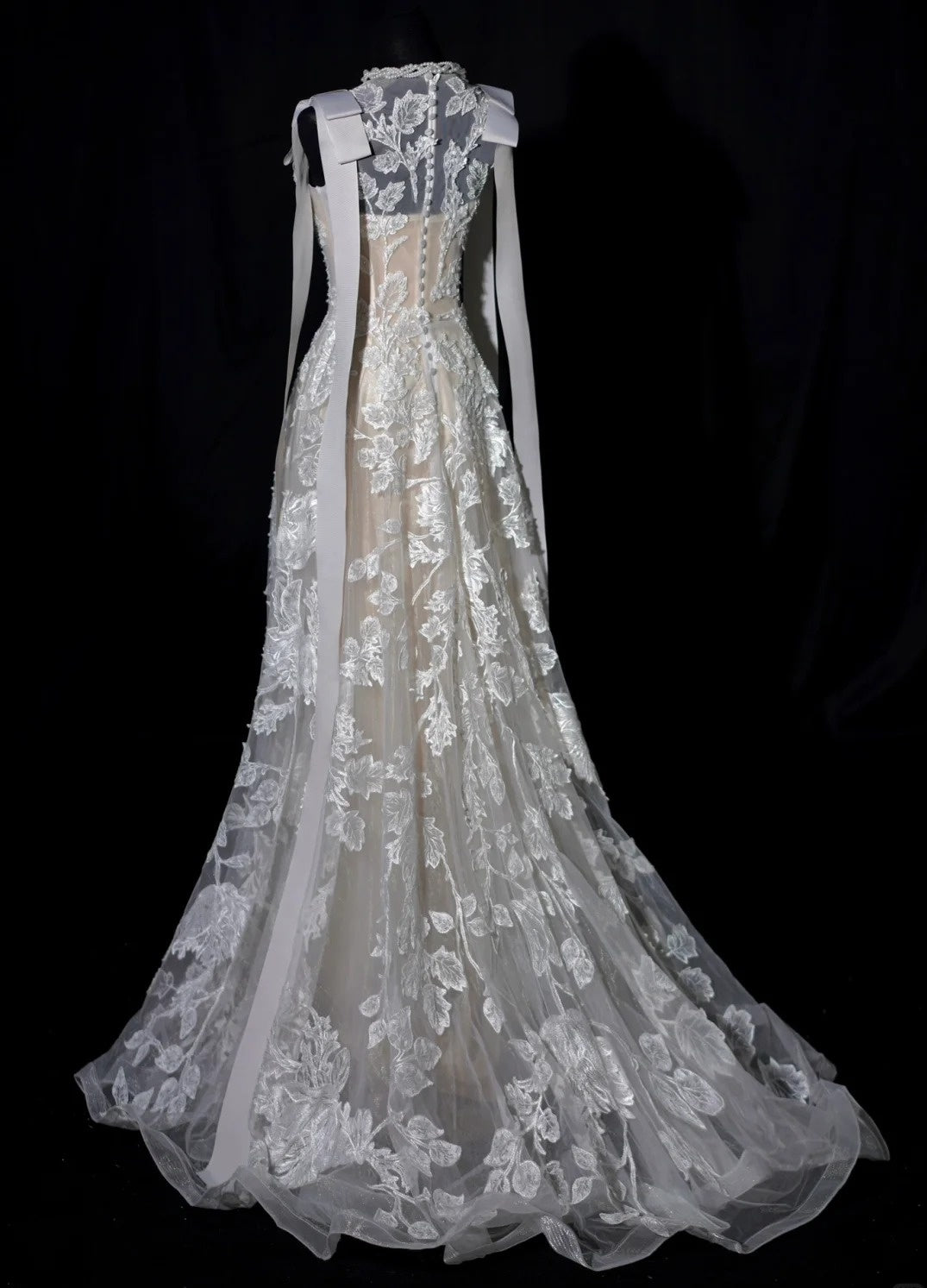 Luxurious Wedding Dresses A line Scoop Neck With Lace Brides Dress Fitted Bridal Gowns AB2520
