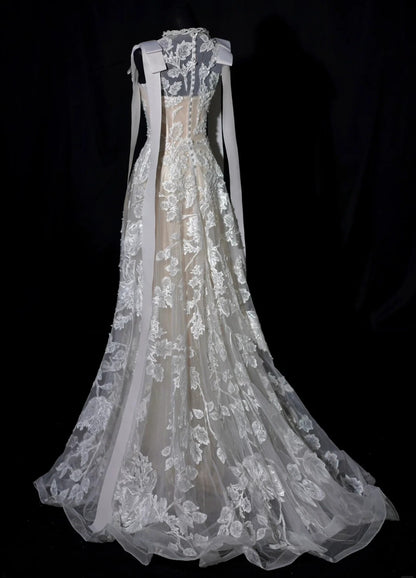 Luxurious Wedding Dresses A line Scoop Neck With Lace Brides Dress Fitted Bridal Gowns AB2520