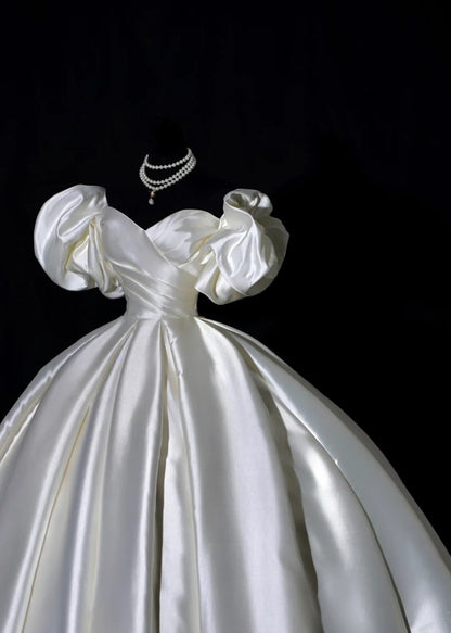 Plain Wedding Dresses Ball Gown Off The Shoulder Short Sleeves Satin Pleated Brides Dress Fitted Long Bridal Gowns AB2532