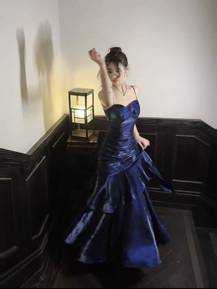 Elegant Mermaid Spaghetti Strap Long Satin Pleated Ruffles Royal Blue Prom Dresses Vestidos De Dia AB555