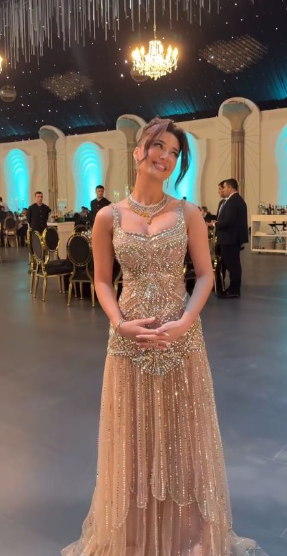 Luxurious Spaghetti-Straps Sleeveless Beadings Pleated Floor Length Prom Dress Graduation Gown N888
