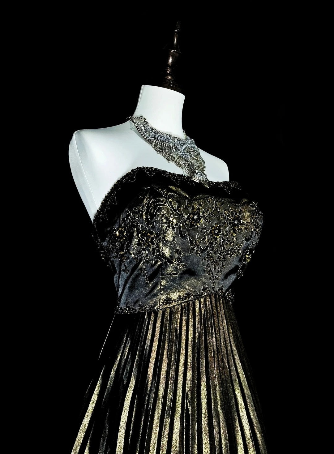 Vintage A Line Strapless Gold Black With Beaded Long Summer Prom Dresses Senior High Schools Formal Party Dress N1424