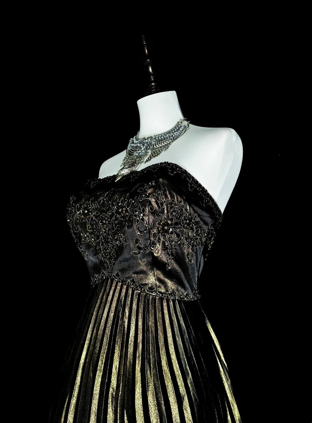 Vintage A Line Strapless Gold Black With Beaded Long Summer Prom Dresses Senior High Schools Formal Party Dress N1424