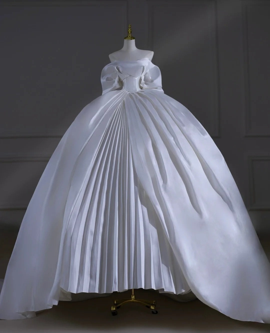 Timeless Wedding Dresses Ball Gown Strapless Satin Sleeves Pleated Brides Dress With Train Corset Fitted Long Bridal Gowns AB2475