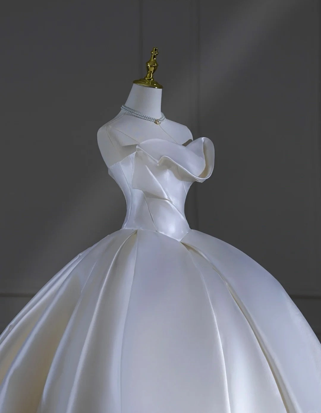 Timeless Wedding Dresses Ball Gown Strapless Satin Pleated Brides Dress With Corset Fitted Long Bridal Gowns AB2519
