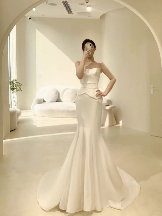 Elegant Wedding Dresses Mermaid Strapless Satin White Sleeveless Brides Dress Fitted Bridal Gowns N232