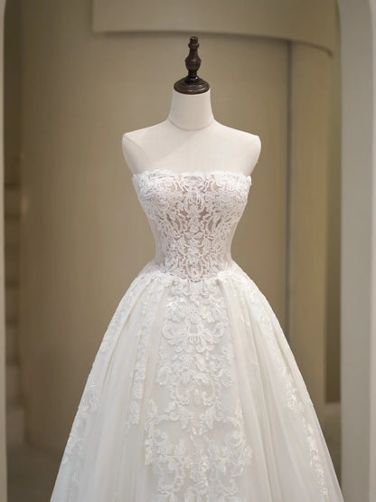 Elegant Wedding Dresses Ball Gown Strapless Lace White Sleeveless Brides Dress Fitted Bridal Gowns N231