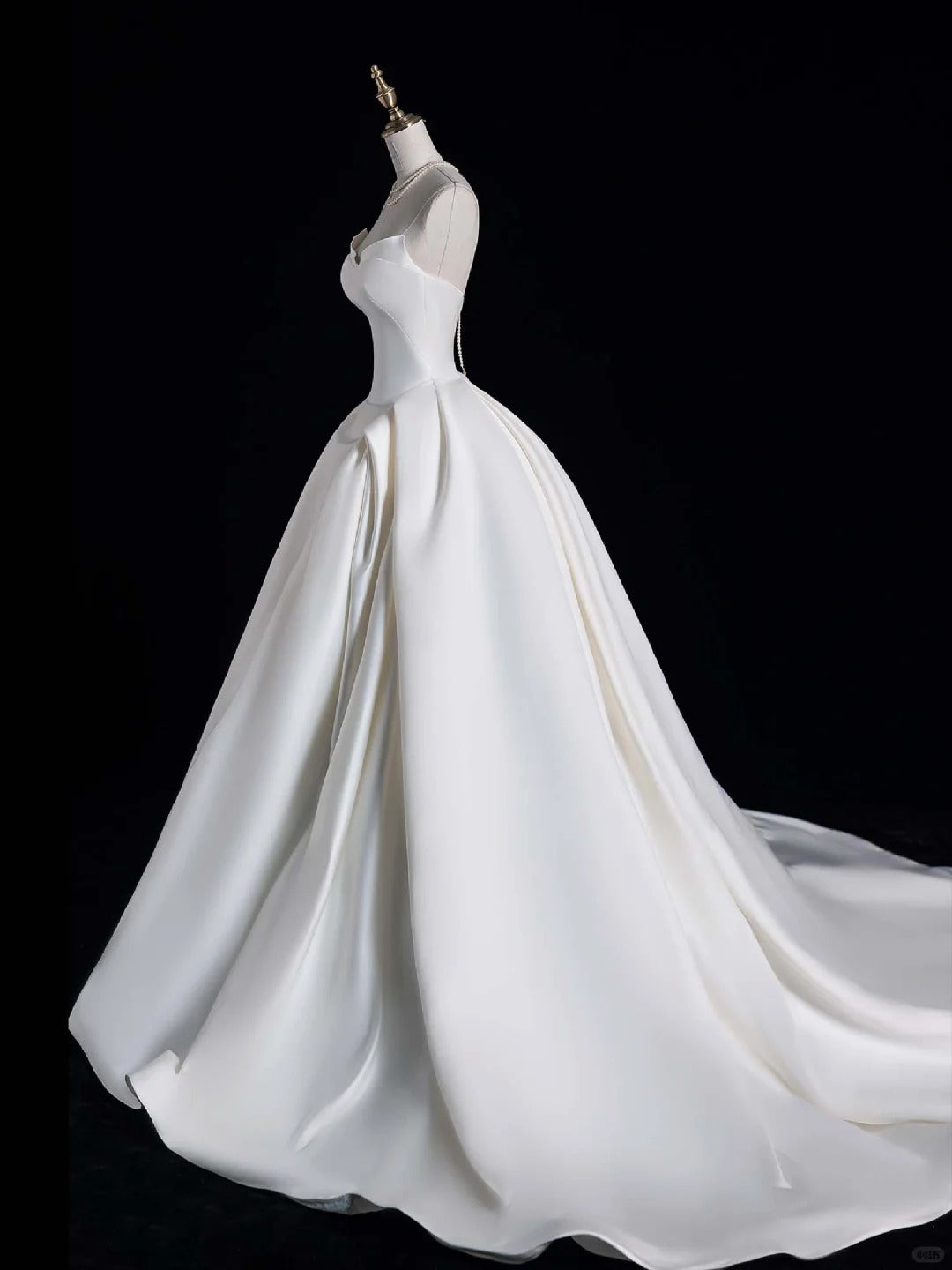 Modest Ball Gown Sweetheart White Satin With Pleated Wedding Dress Long Fairytale Autumn Bridal Dresses N690