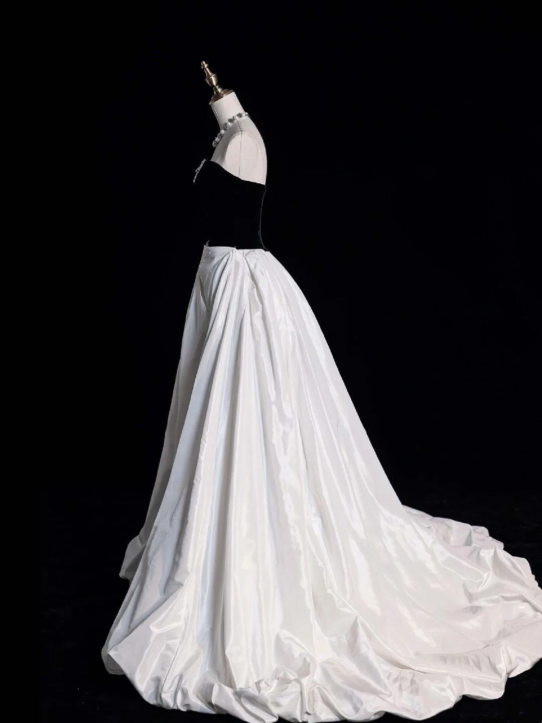 Modest Ball Gown Sweetheart Black Top White Satin Long Prom Dress For Women Girls Evening Dresses N650