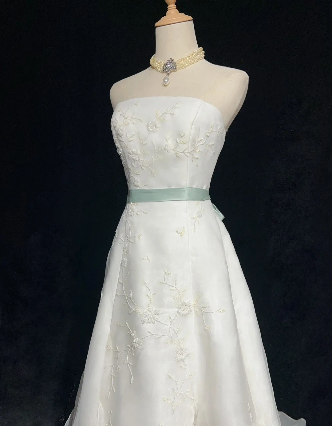 Unique Wedding Dresses A Line Strapless White With Beading Summer Garden Long Bridal Gown N3676
