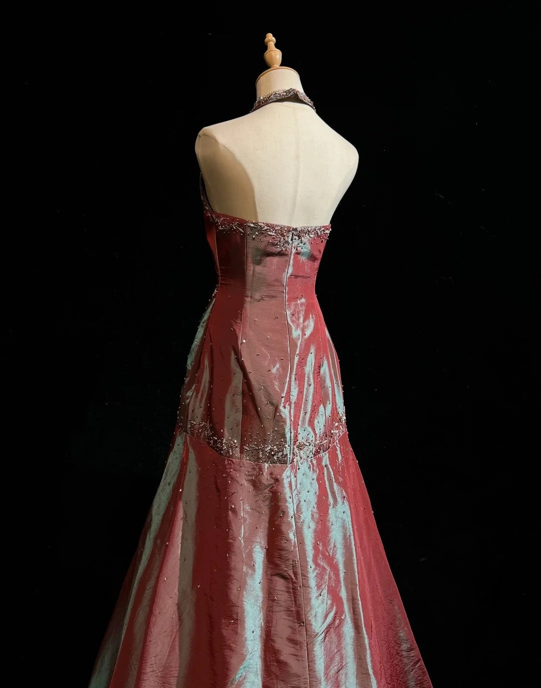 Vintage Prom Dresses 1980s Ball Gown Halter Floor Lenngth Satin With Pleated Beading Evening Outfits N3126